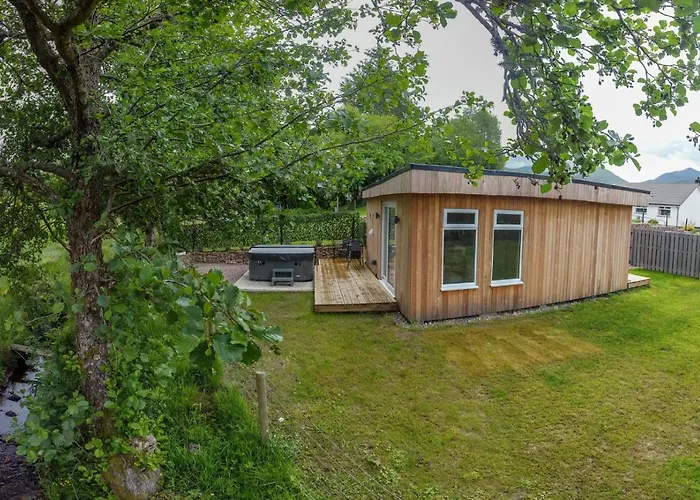 Allt Mor Rentals - Chalet With Hot Tub, And Studio Apartment No Hot Tub
